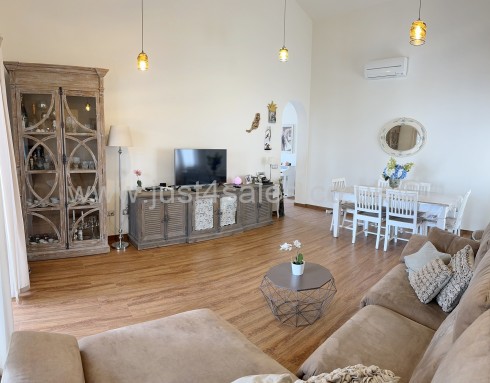 Just 4 Sales, La Estancia