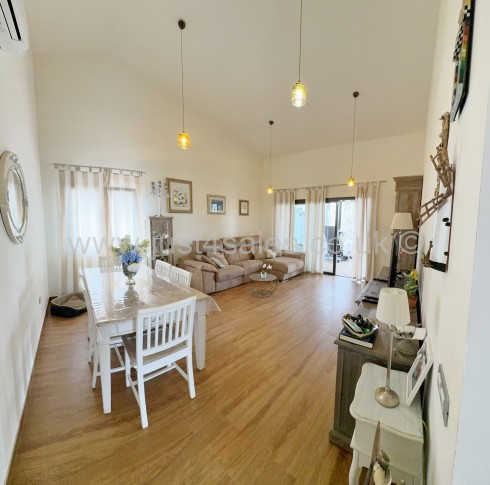 Just 4 Sales, La Estancia