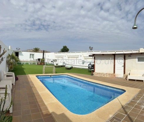 Just 4 Sales, La Estancia