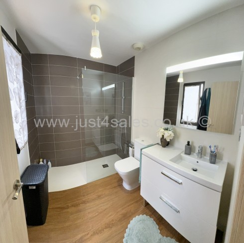 Just 4 Sales, La Estancia