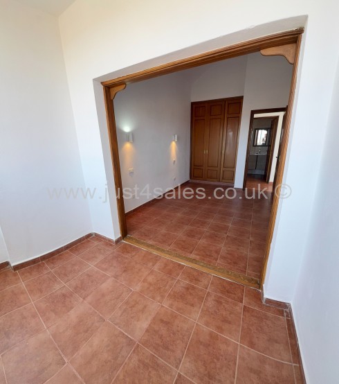 Just 4 Sales, Las Lomas