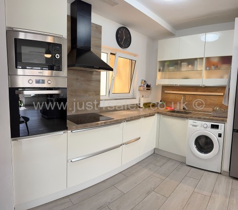 	Just 4 Sales, Calle Alcalde Juan Evora Suarez