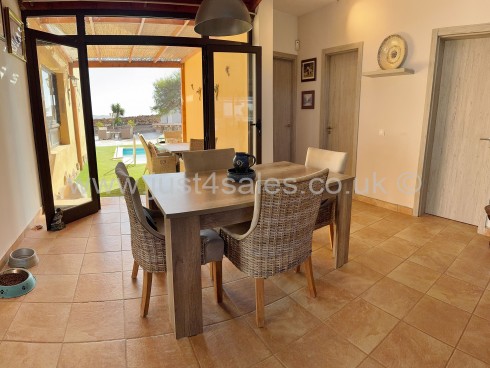 Just 4 Sales Triquivijate