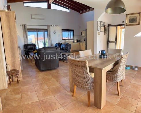 Just 4 Sales Triquivijate