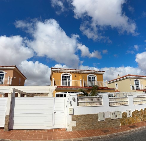 La Colina Just 4 Sales