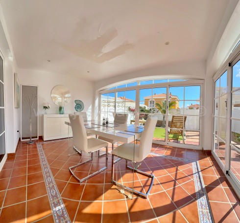 Just 4 Sales, La Colina