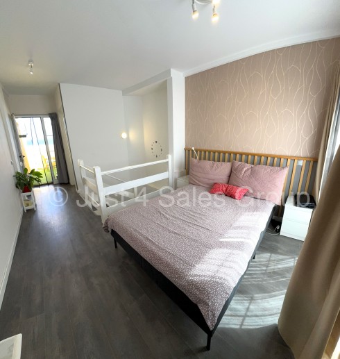 Just 4 Sales, Costa Residencial