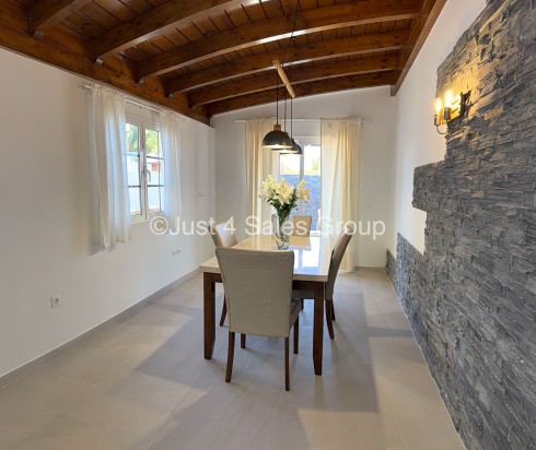 Calle Turmero Just 4 Sales.