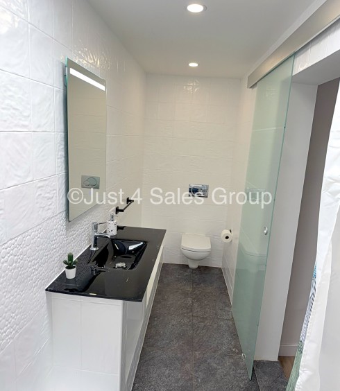 Calle Turmero Just 4 Sales.