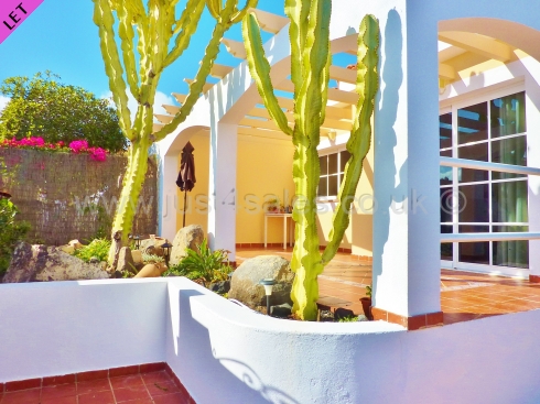 Just 4 Sales, Los Arcos